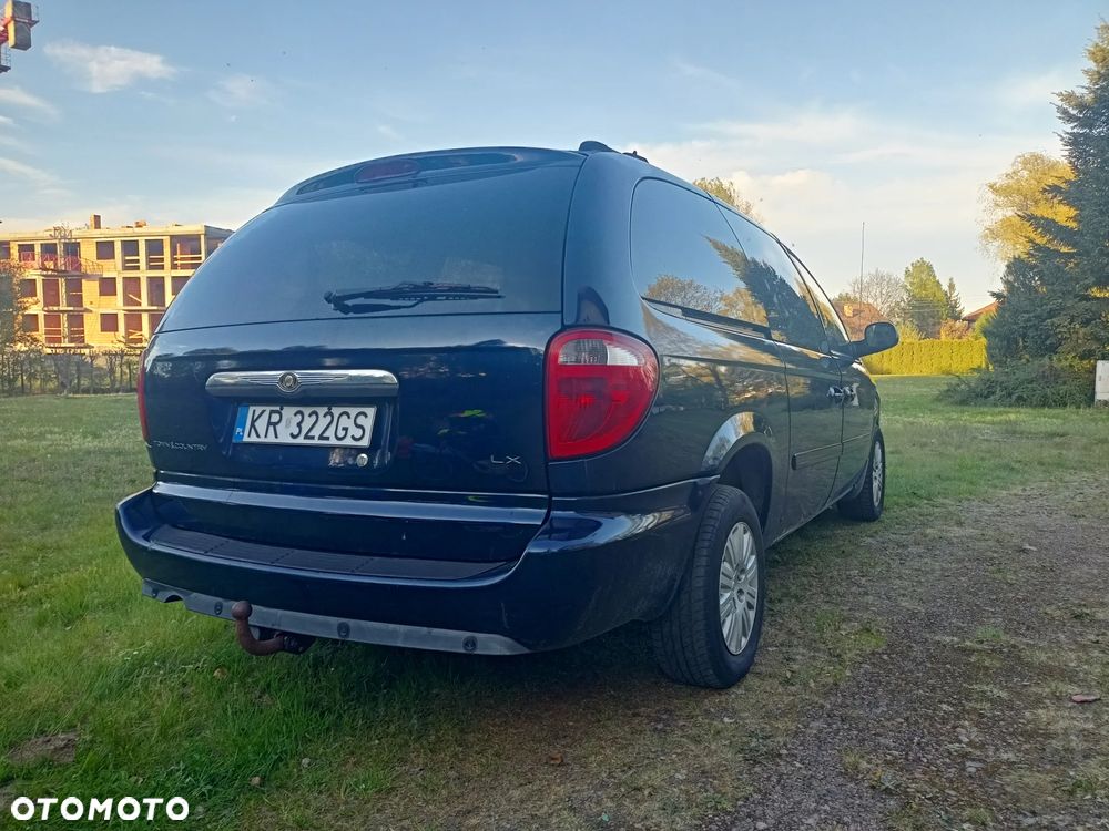 Chrysler Town & Country 3.3L LX - 4