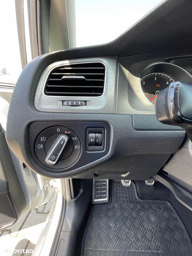 Volkswagen Golf 1.6 TDI DPF BlueMotion Technology Comfortline - 23