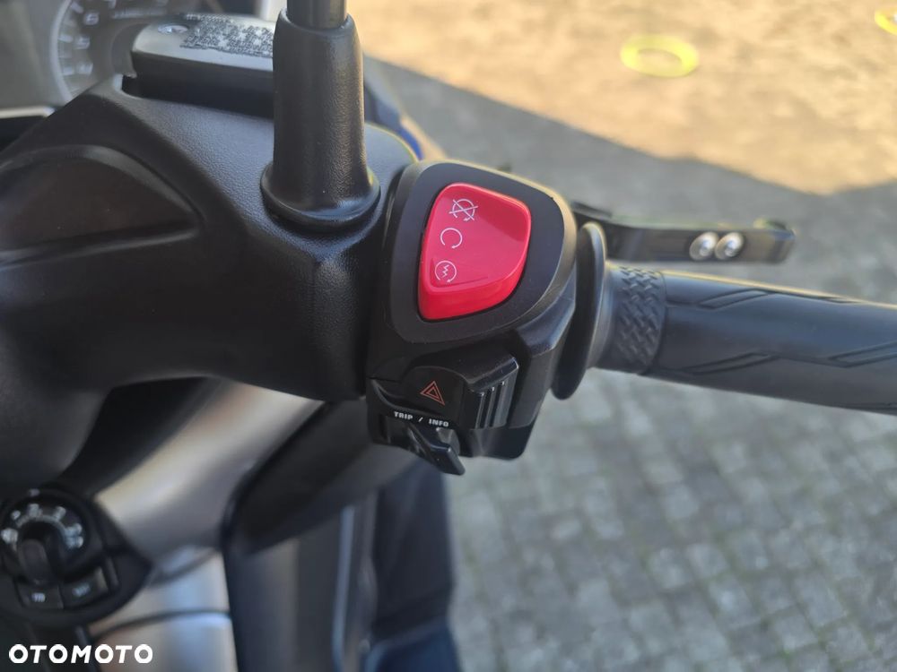 Yamaha X-max - 12