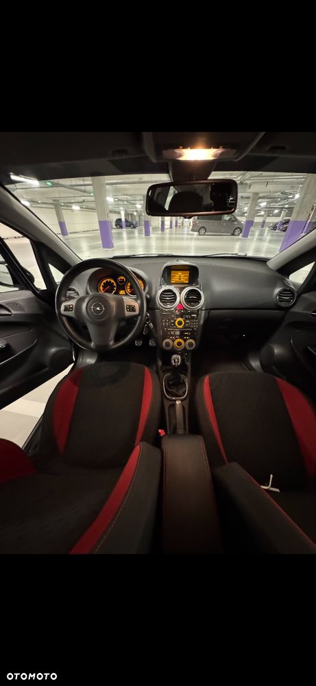 Opel Corsa 1.6 Turbo GSi - 11