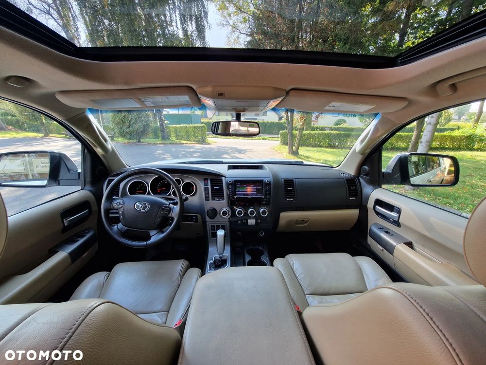 Toyota Sequoia - 18