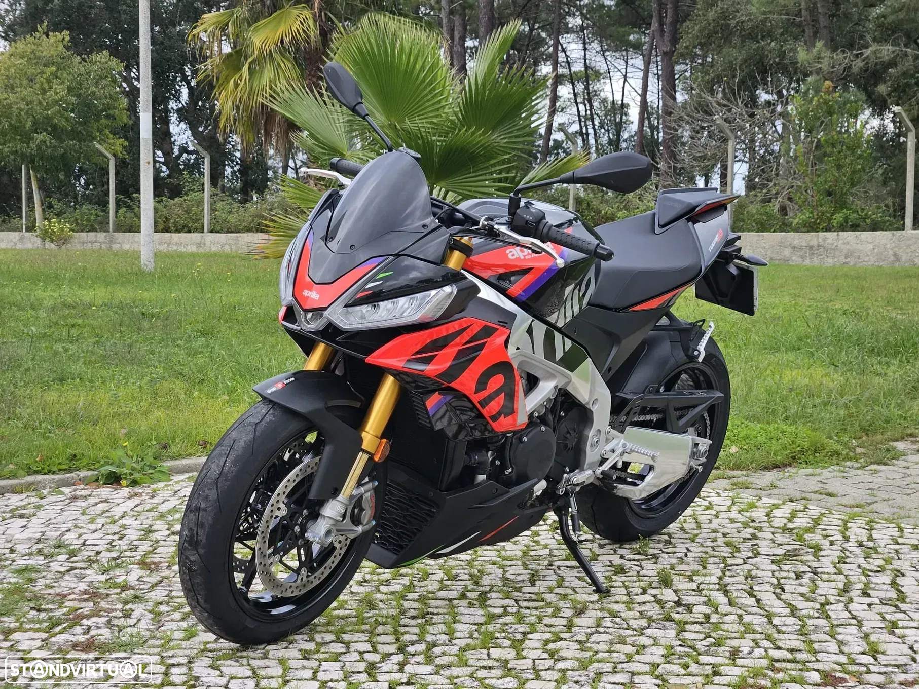 Aprilia Tuono V4 Factory 1100 - 5