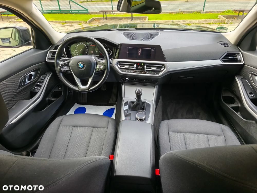 BMW Seria 3 318d Edition Luxury Line Purity - 16