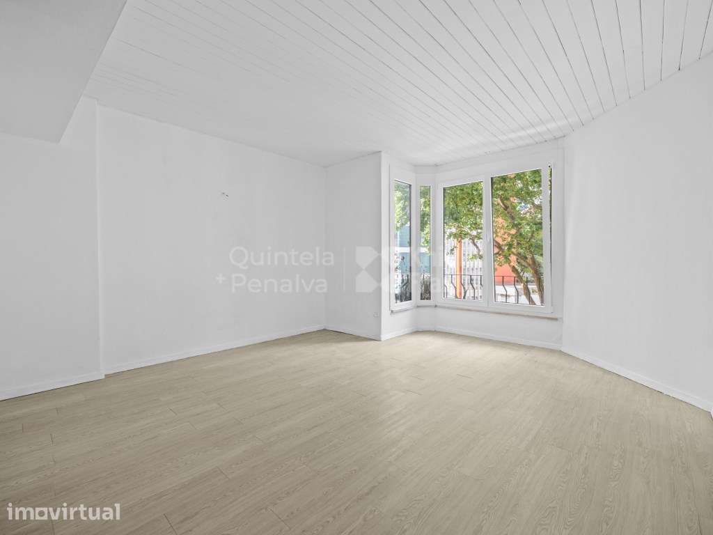 Apartamento T2 para remodelação no Monte Estoril - Grande imagem: 2/33