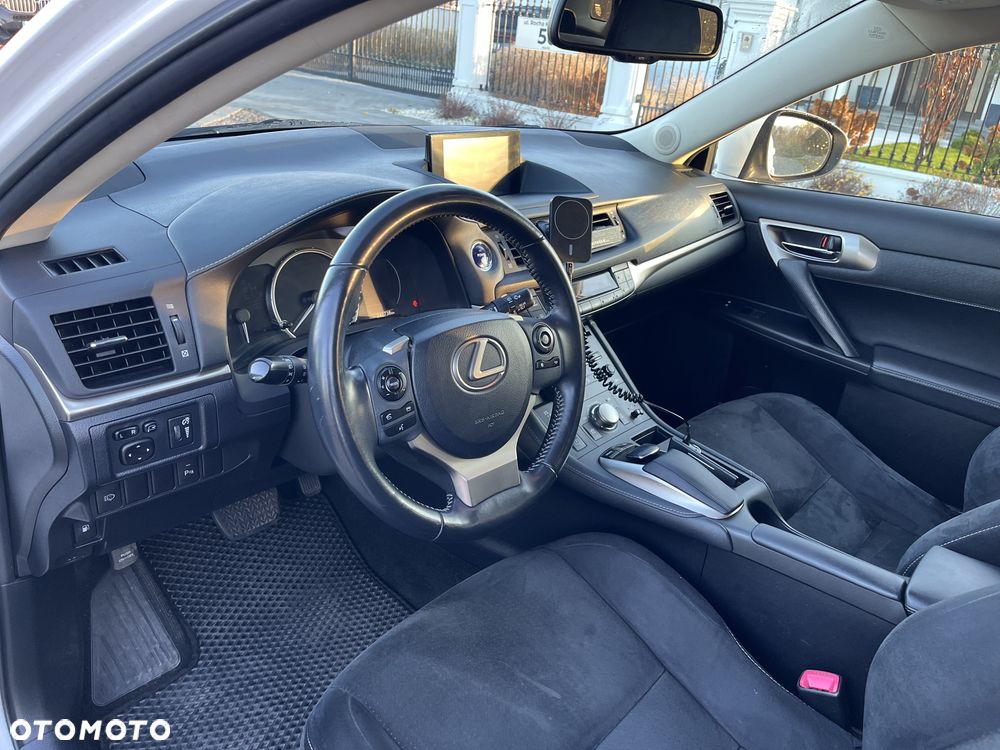 Lexus CT - 12
