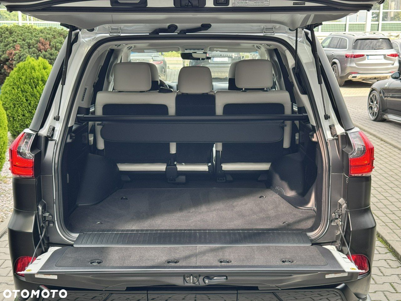 Lexus LX 570 Omotenashi - 15