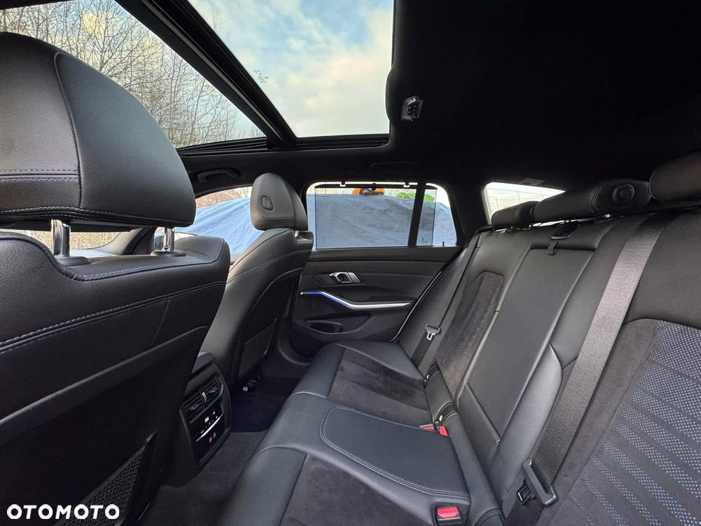 BMW Seria 3 320d xDrive MHEV M Sport sport - 25