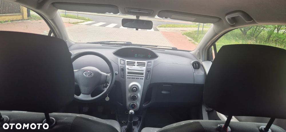Toyota Yaris 1.3 Terra - 9