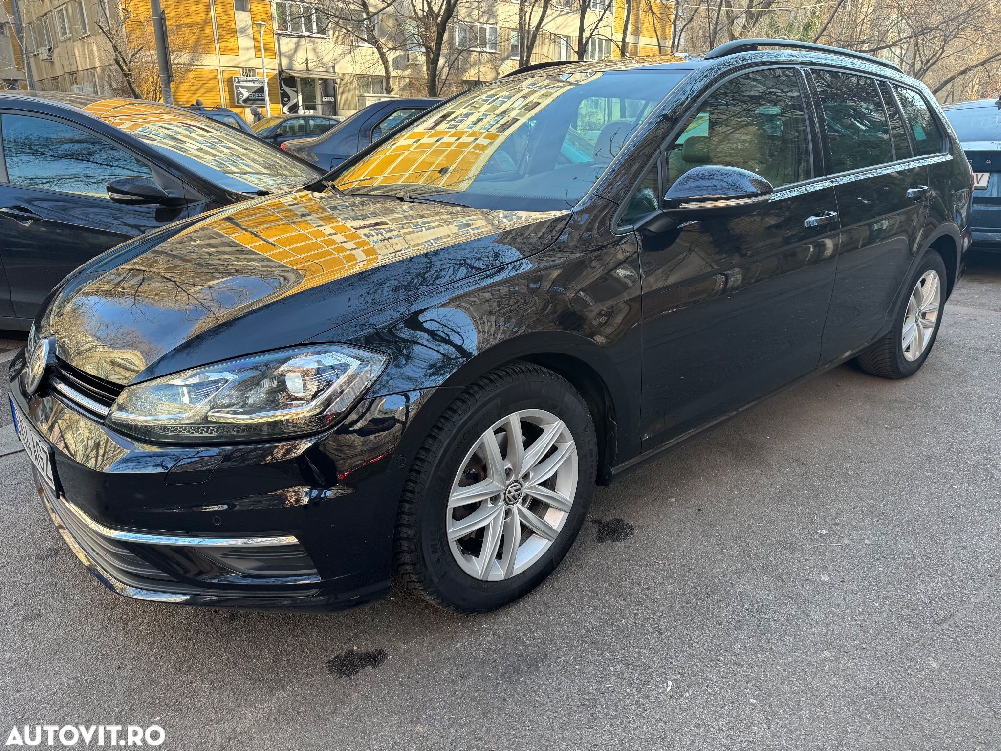 Volkswagen Golf 1.6 TDI (BlueMotion Technology) Comfortline - 1
