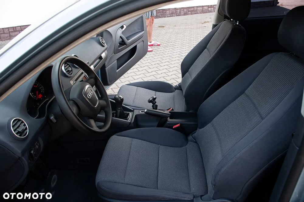 Audi A3 3-drzwiowe 1.6 Ambiente - 28