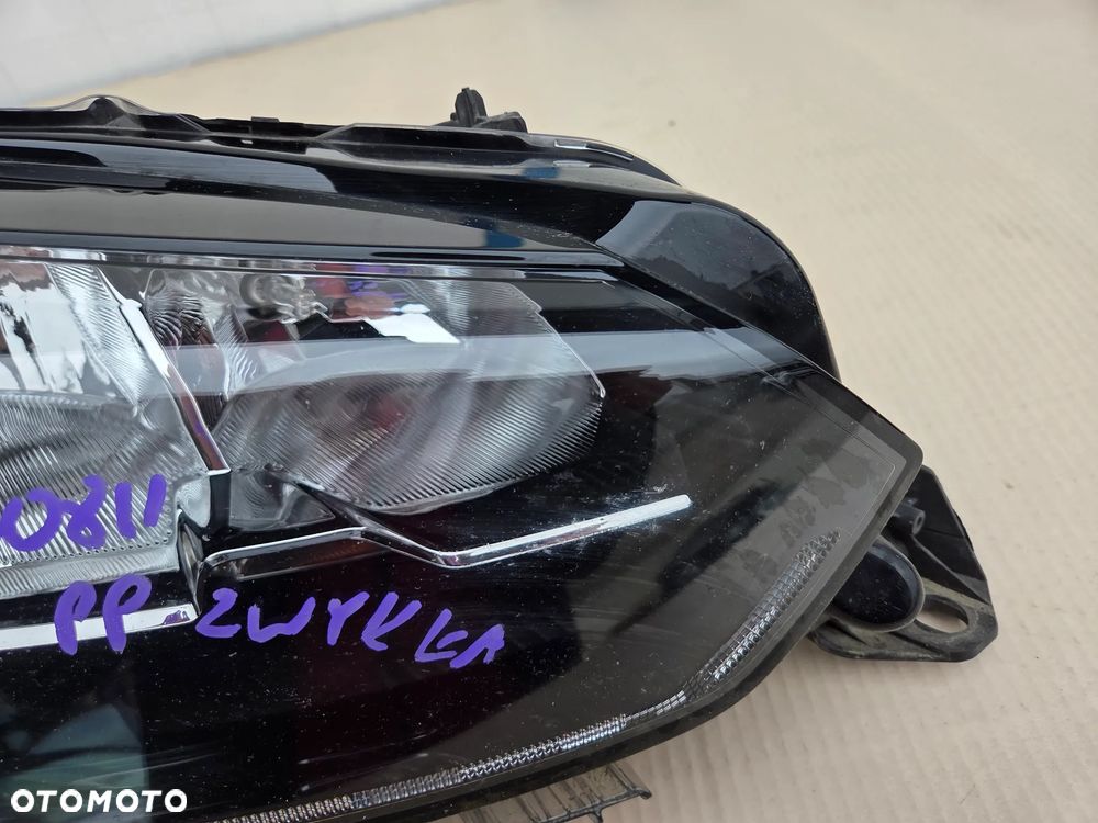 Lampa przednia prawa zwykła Peugeot 208 II  9823193880 - 7
