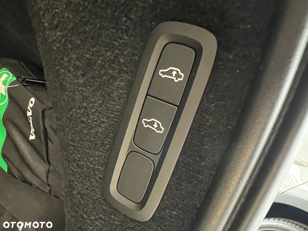 Volvo XC 90 B5 D AWD Ultimate Dark 7os - 30