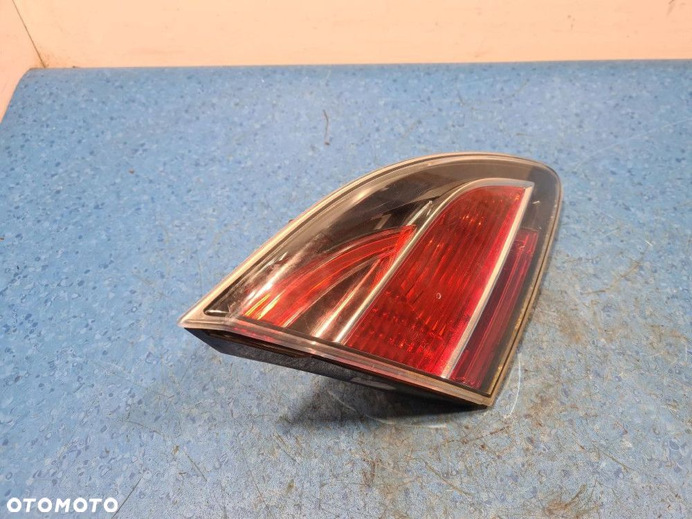 MAZDA 6 II SEDAN LAMPA TYŁ LEWA ZEWNĘTRZNA  W KLAPIE - 2
