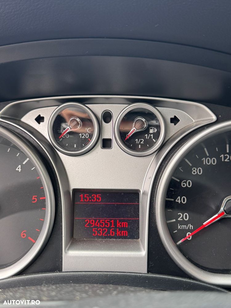 Ford Focus 1.6 TDCI Ghia - 8