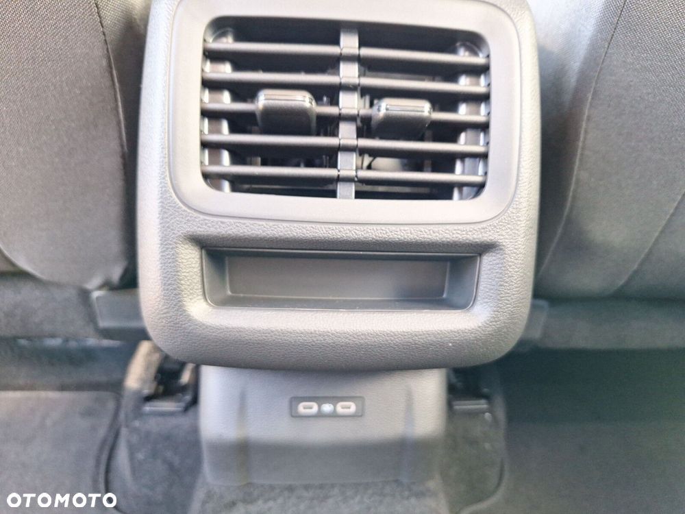 Volkswagen T-Roc - 34