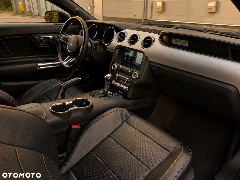 Ford Mustang - 22