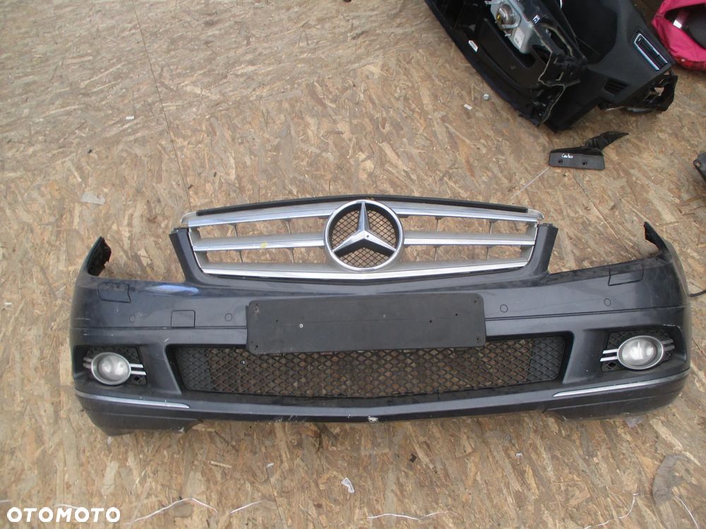 MERCEDES C KLASA W204 2007- ZDERZAK PRZEDNI PRZÓD 6xPDC - 2