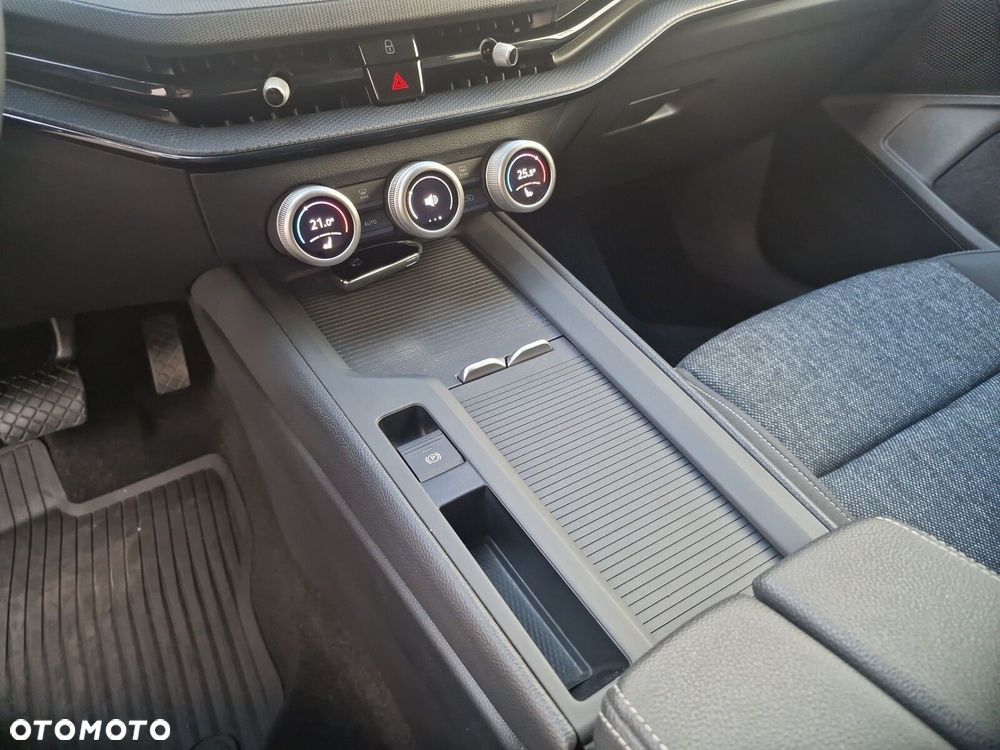 Skoda Superb 2.0 TDI SCR Essence DSG - 16