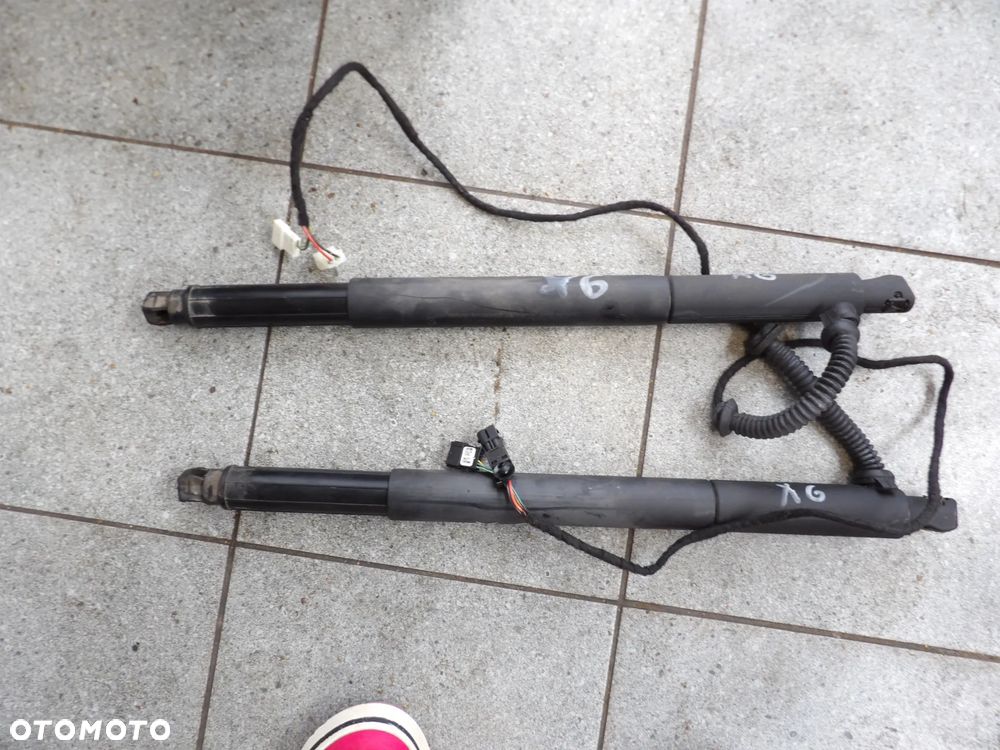 BMW - E71,X6 - SIŁOWNIK KLAPY BAGAŻNIKA - PRAWY/LEWY - CENA ZA 1 SZT - 7332698  7332697 - 1