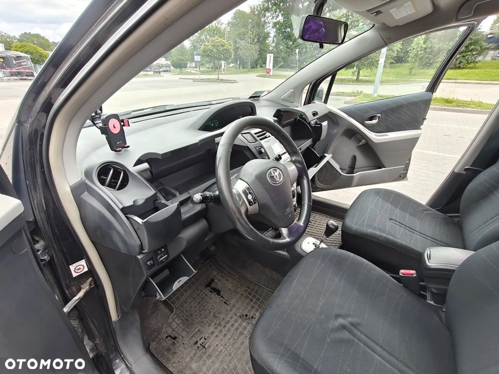 Toyota Yaris - 12