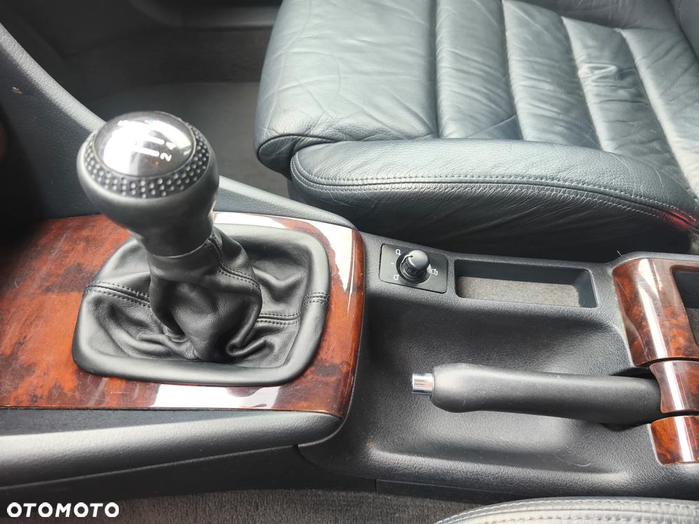 Audi A6 Avant 2.8 30V Quattro - 24