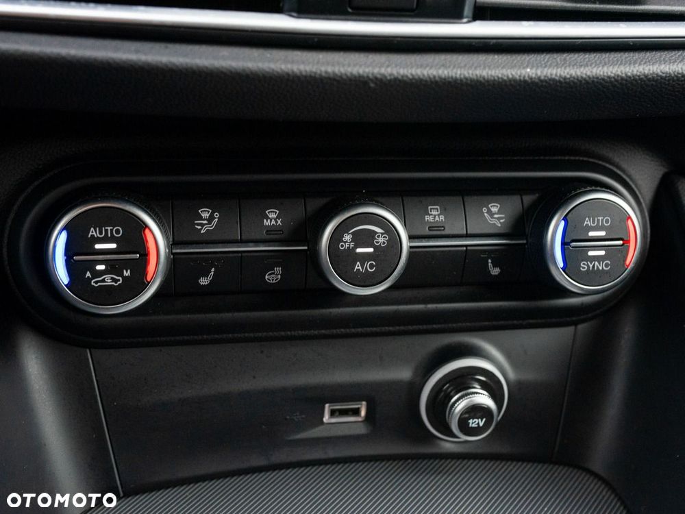 Alfa Romeo Stelvio - 17