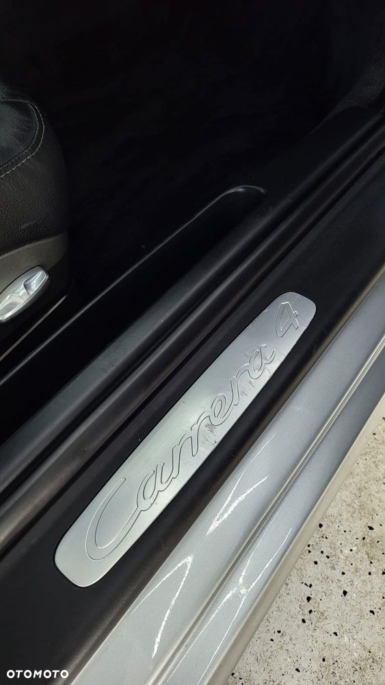 Porsche 911 Carrera 4 - 2