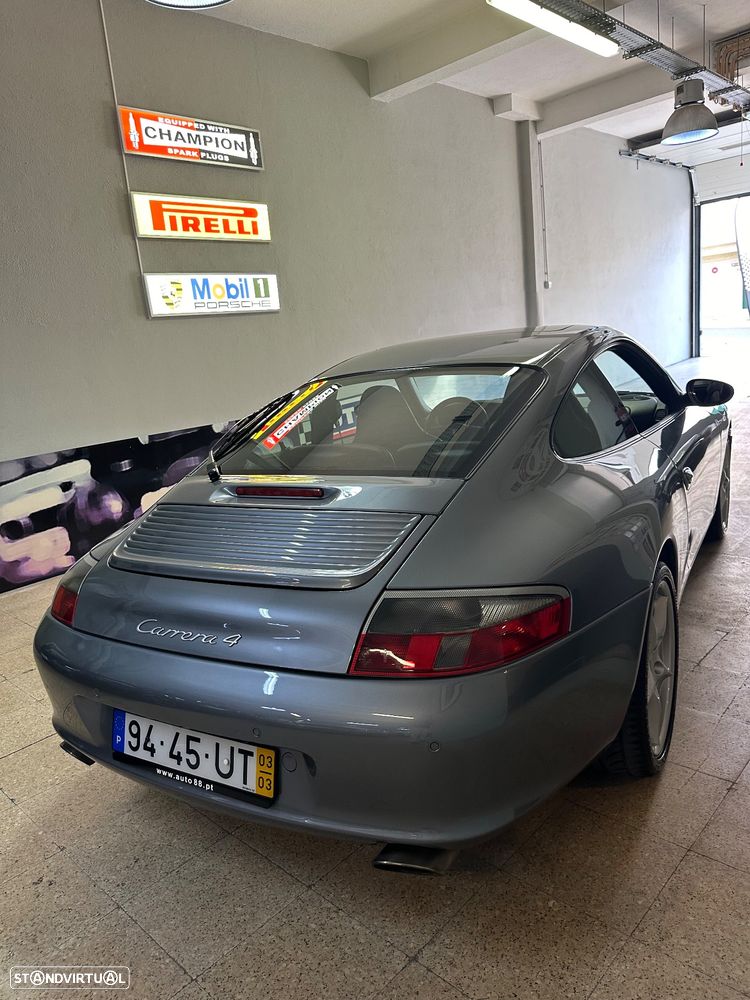 Porsche 911 (996) Carrera 4 - 21
