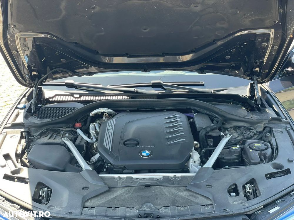 BMW Seria 5 530d xDrive AT MHEV - 24