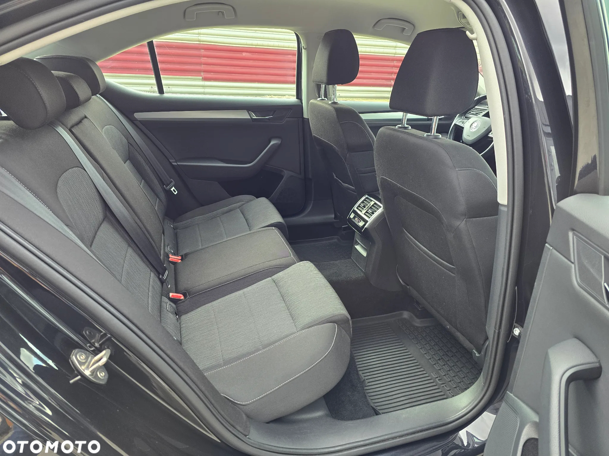 Skoda Superb 2.0 TDI Ambition DSG - 14
