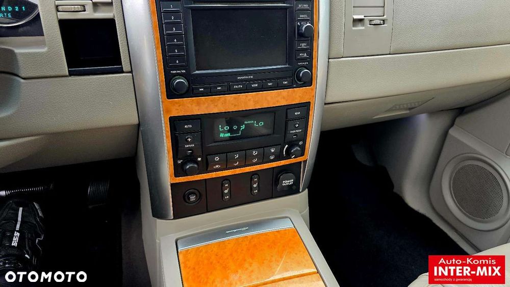 Chrysler Aspen - 17