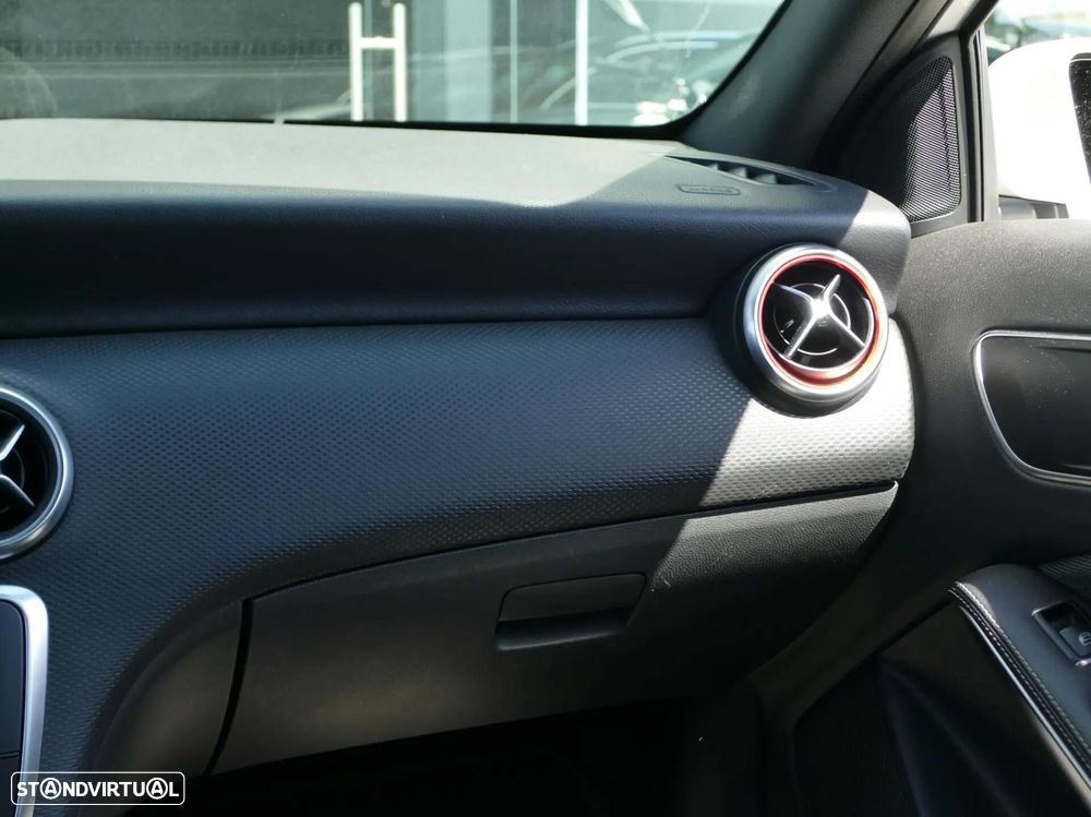 Mercedes-Benz A 180 d AMG Line - 34