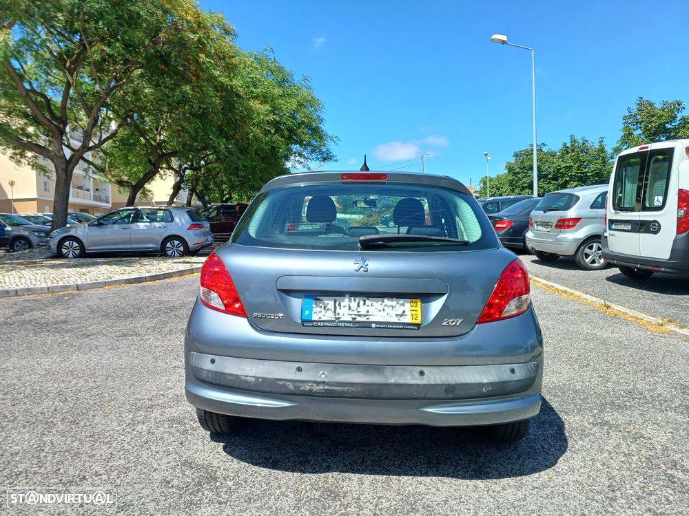 Peugeot 207 1.4 16V Trendy - 3