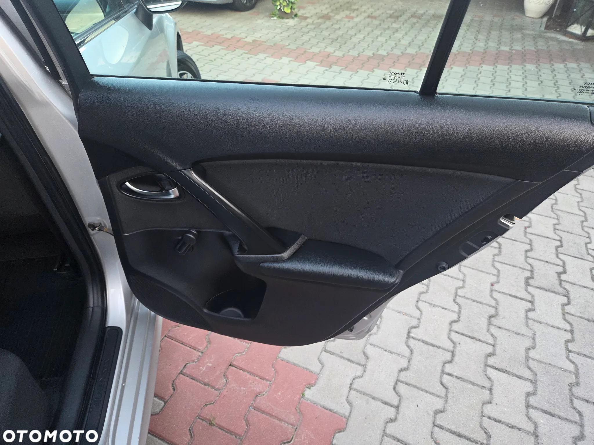 Toyota Avensis 1.8 Active - 17