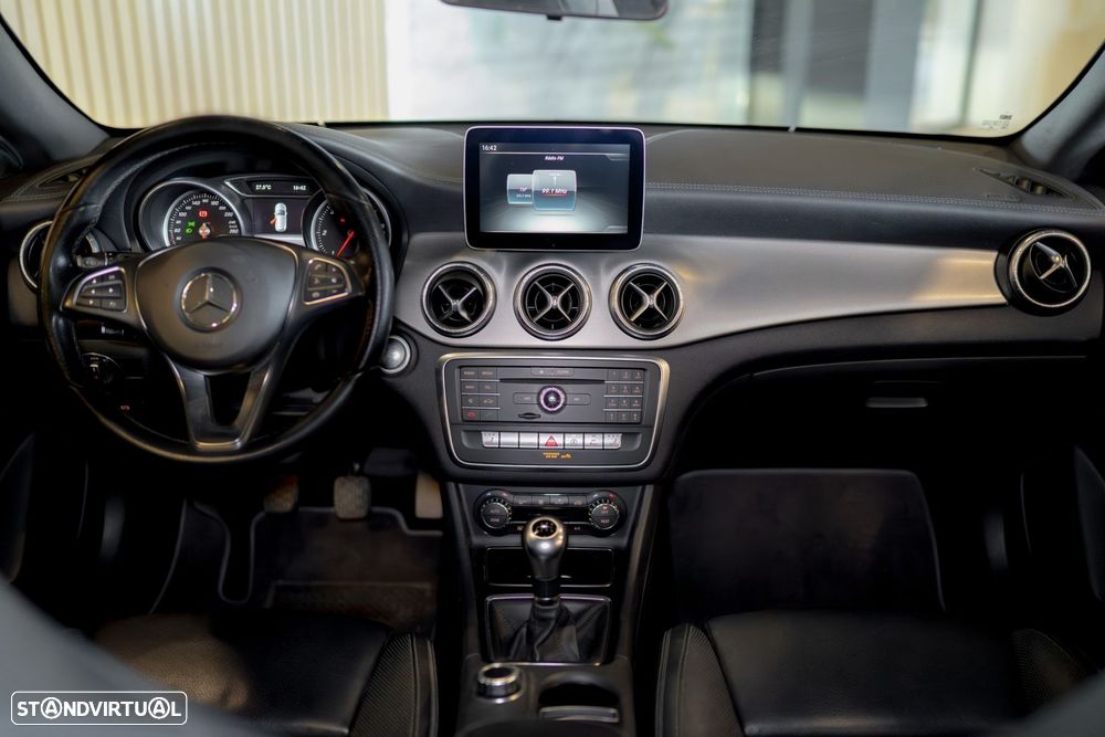 Mercedes-Benz CLA 200 d Shooting Brake Urban - 16