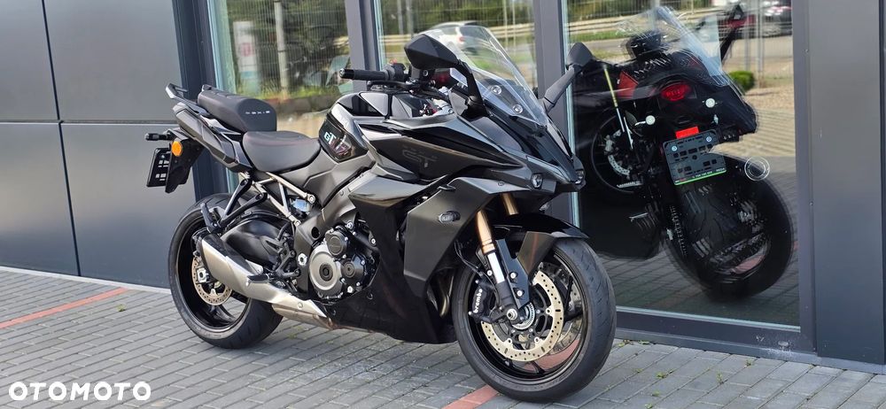 Suzuki GSX - 6