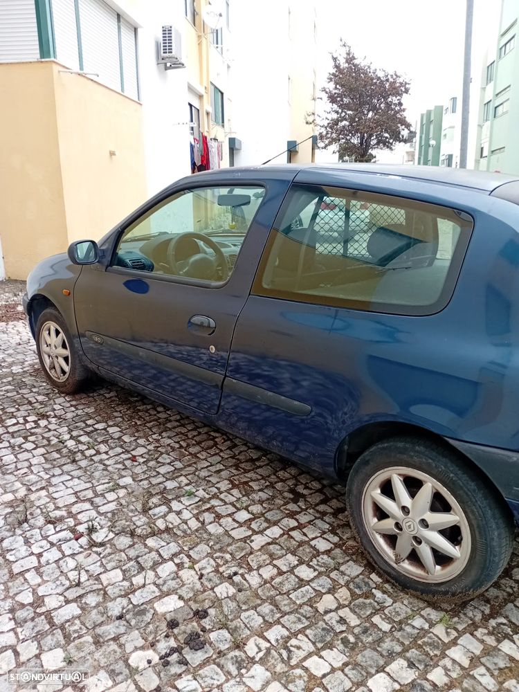 Renault Clio 1.9 D RXE - 3