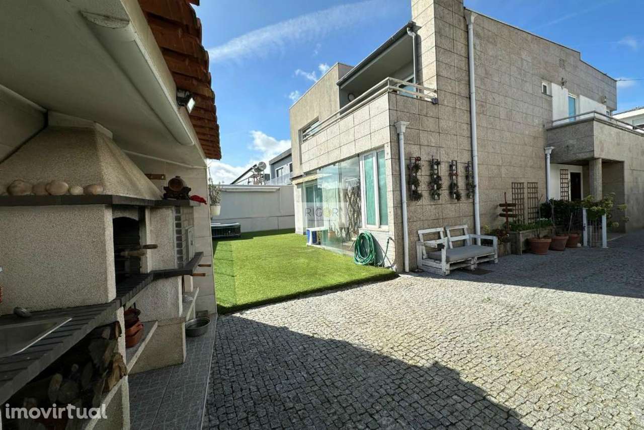 Moradia T4 de 4 frentes na cidade da Maia - Grande imagem: 2/36
