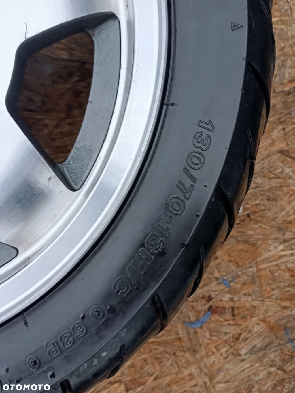 Suzuki Burgman AN 400 K1 K2 - KOŁO FELGA TYŁ 130/70/13 - 12