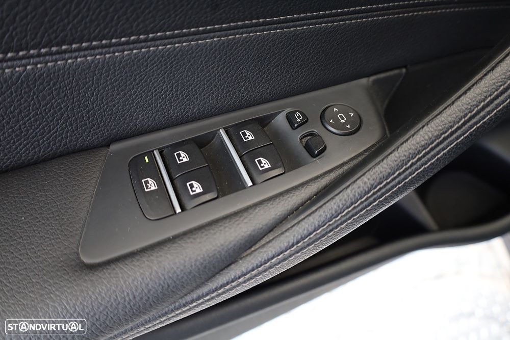 BMW 520 d Pack Desportivo M Auto - 46