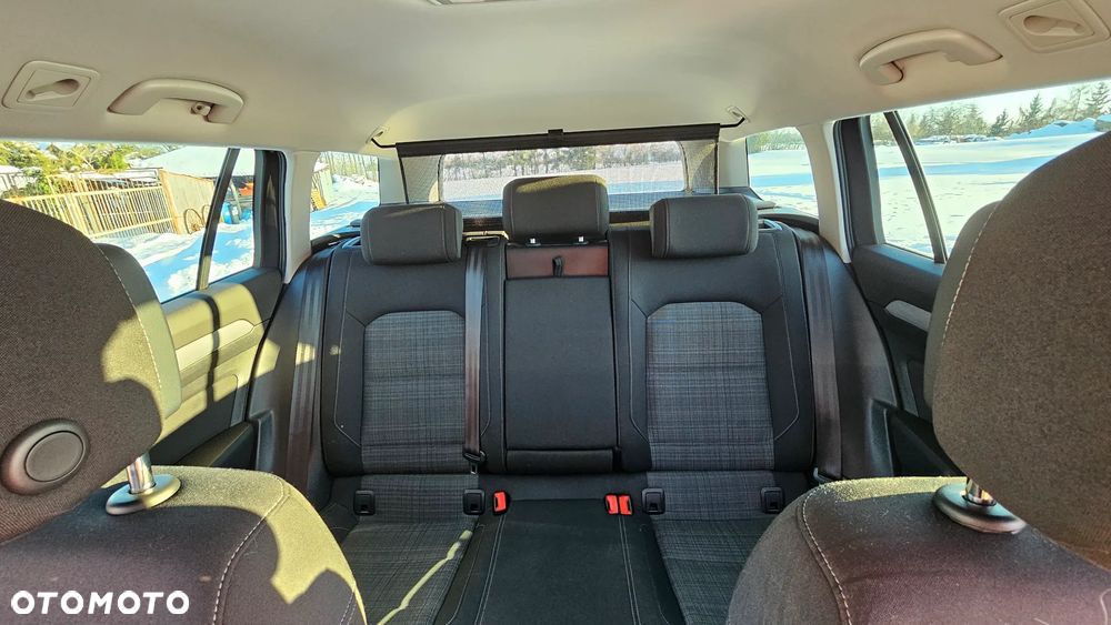 Volkswagen Passat - 11