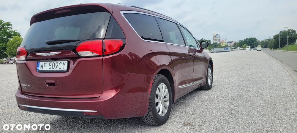 Chrysler Pacifica - 5
