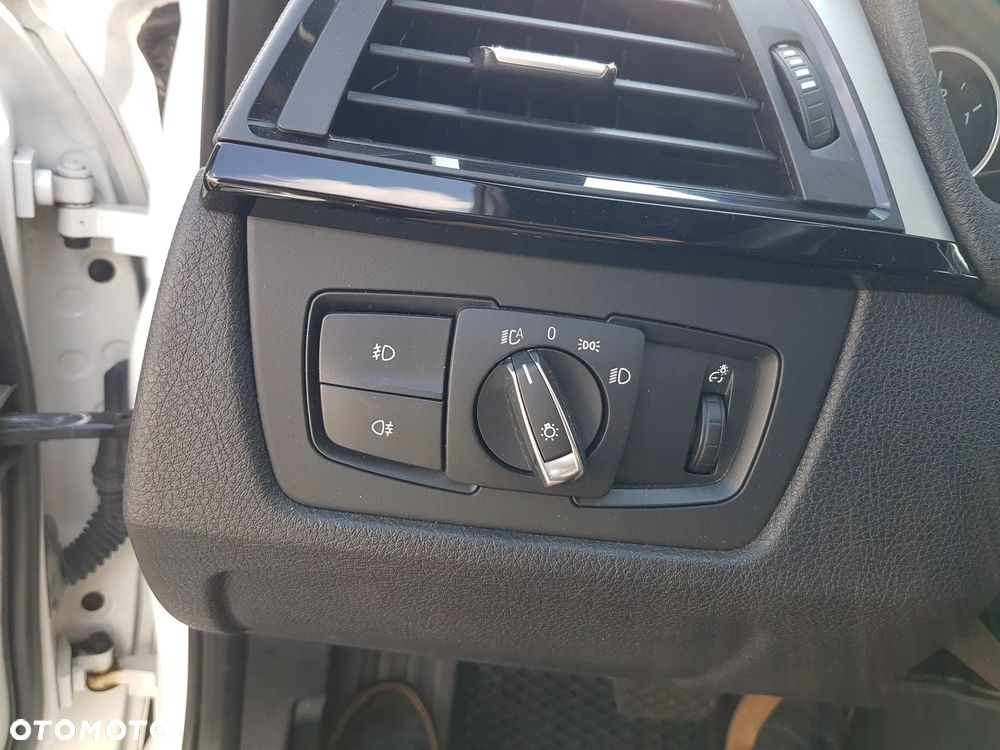 BMW Seria 3 330d Touring xDrive Sport-Aut Sport Line - 30