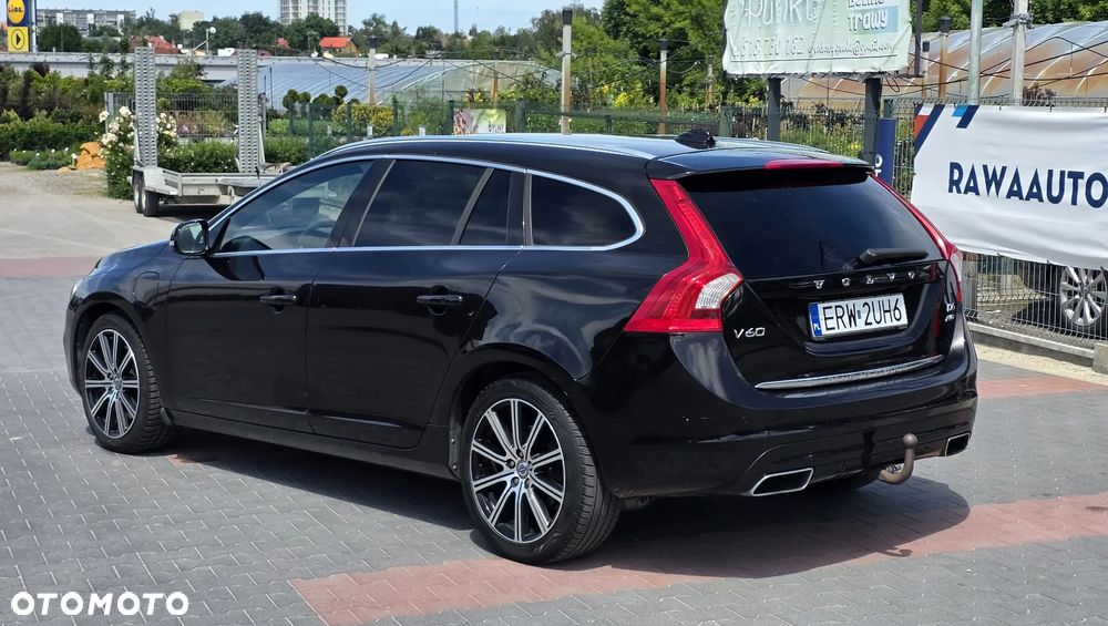 Volvo V60 D6 Plug-In-Hybrid AWD Geartronic Summum - 3