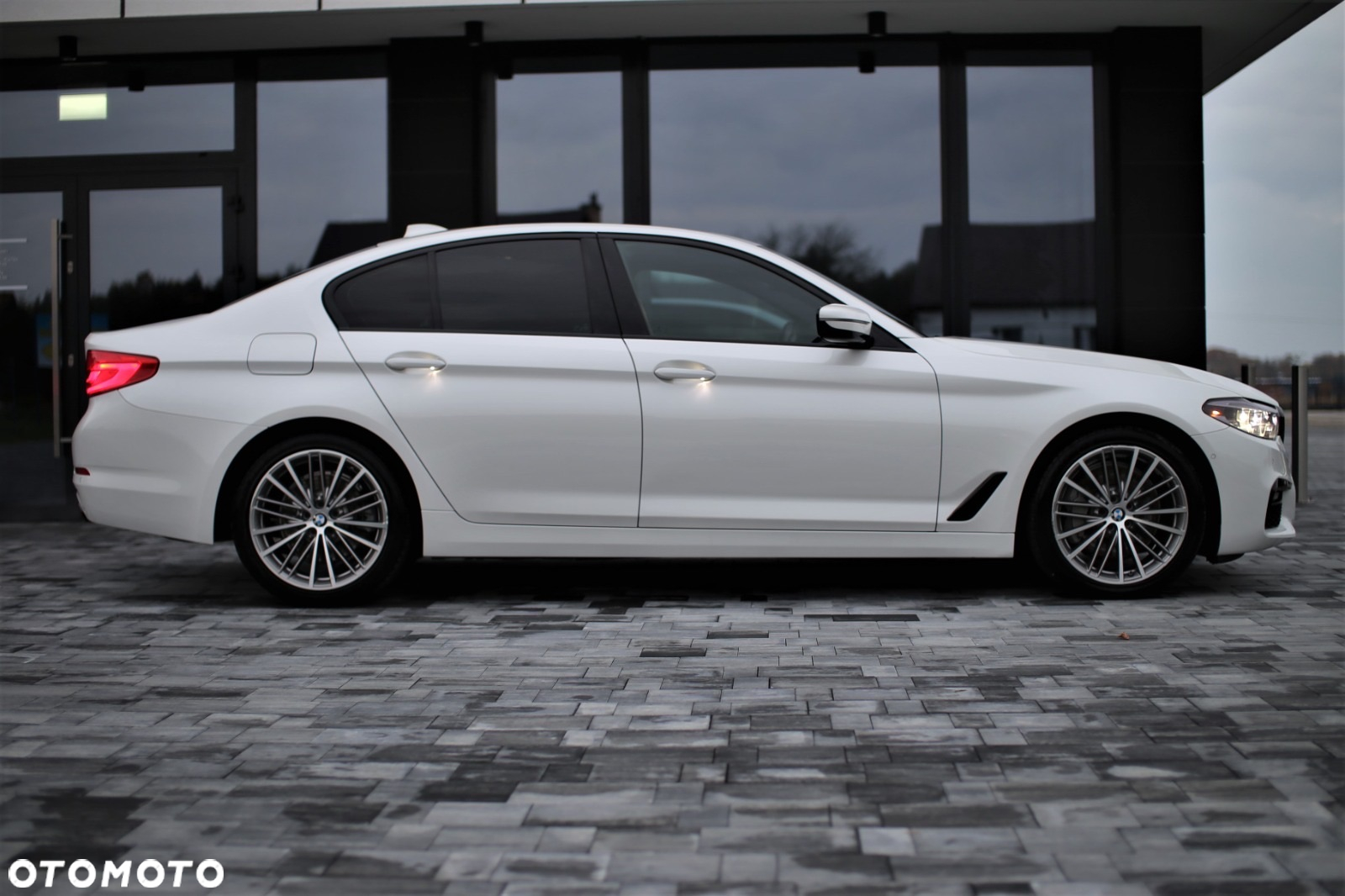 BMW Seria 5 530i GPF Luxury Line sport - 5