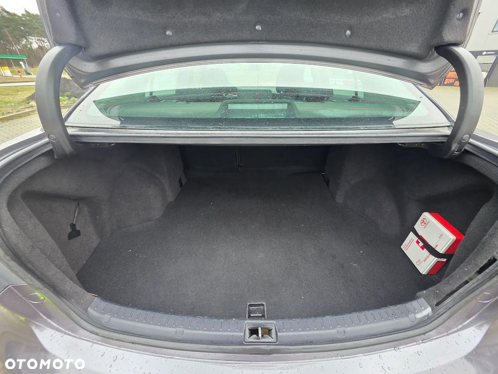 Toyota Avensis 1.8 Style - 30