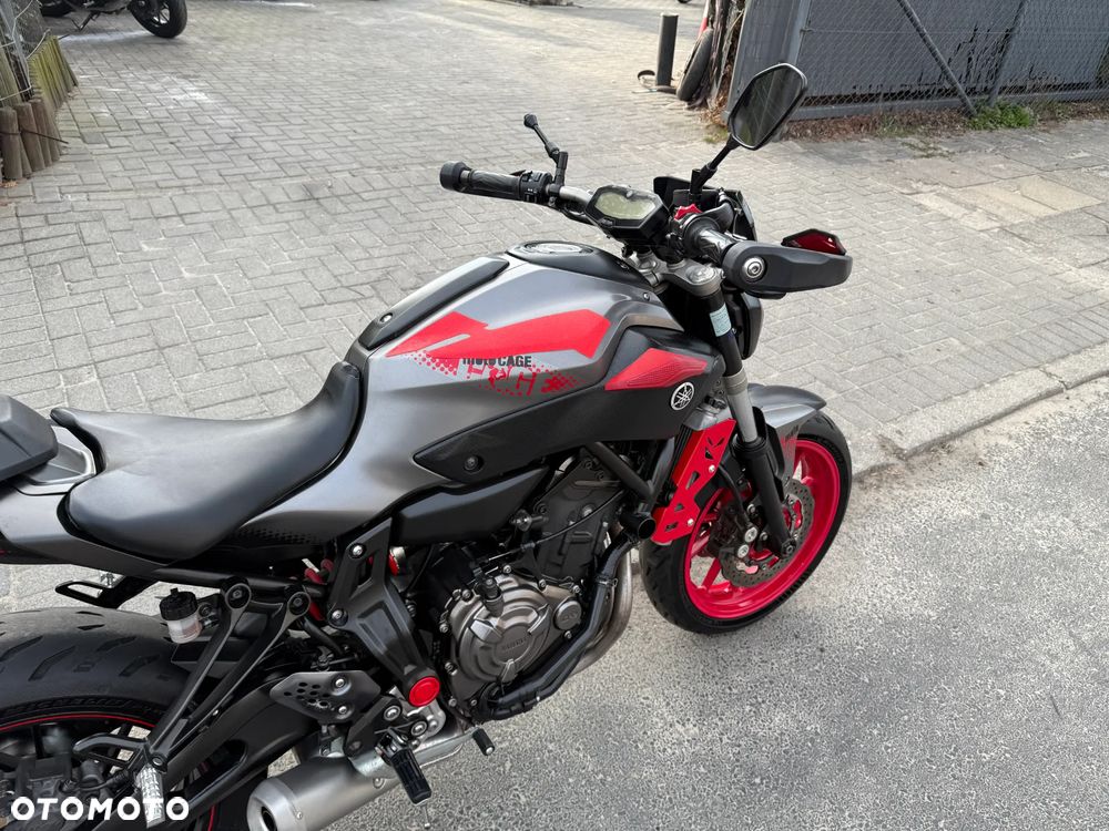 Yamaha MT - 27
