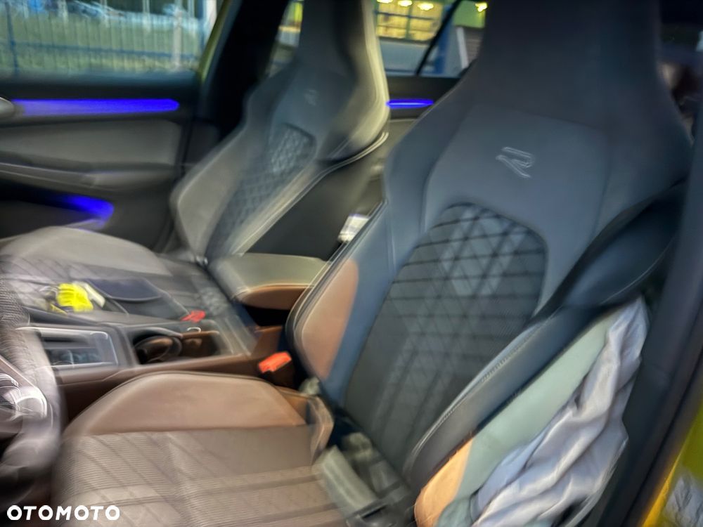 Volkswagen Golf 1.5 eTSI OPF DSG R-Line - 28