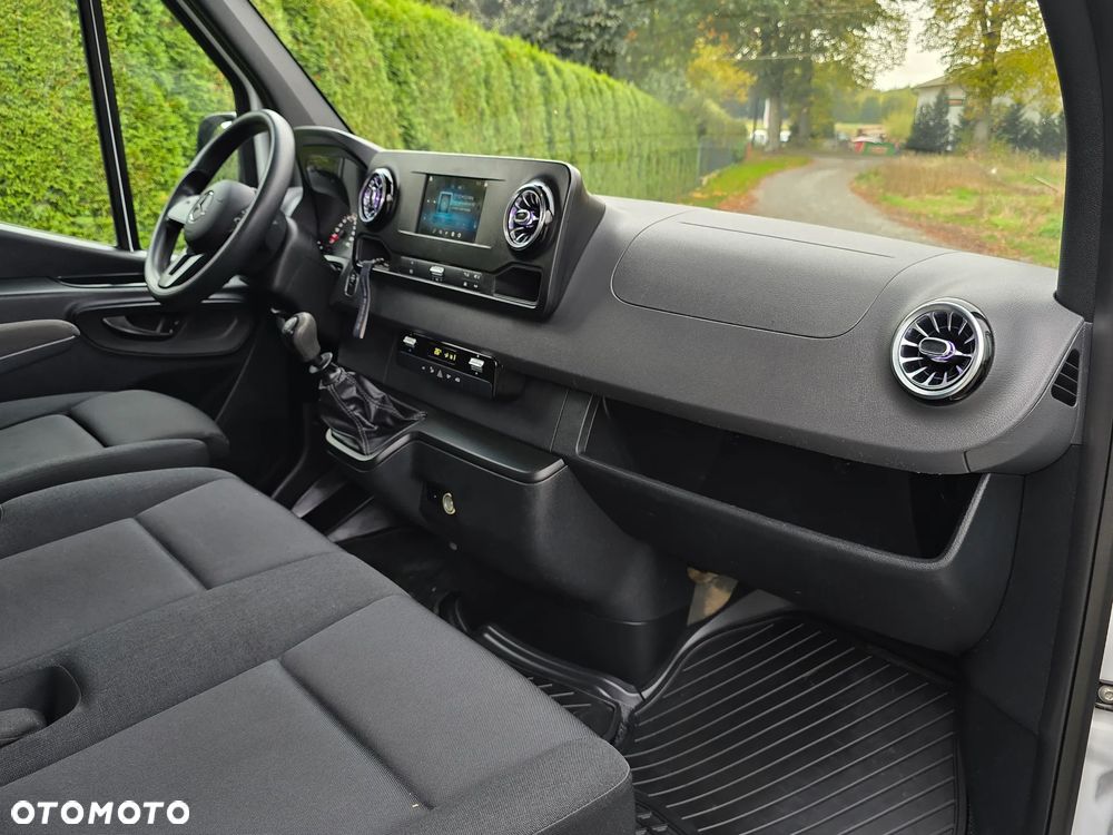 Mercedes-Benz Sprinter - 19