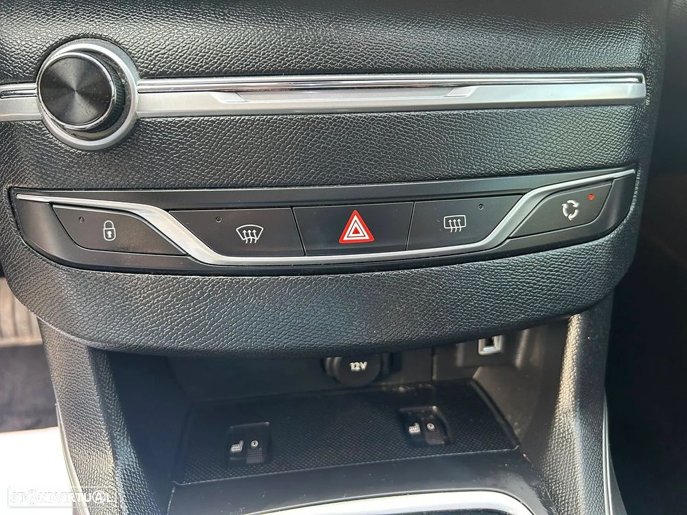 Peugeot 308 1.5 BlueHDi Allure Pack EAT8 - 31